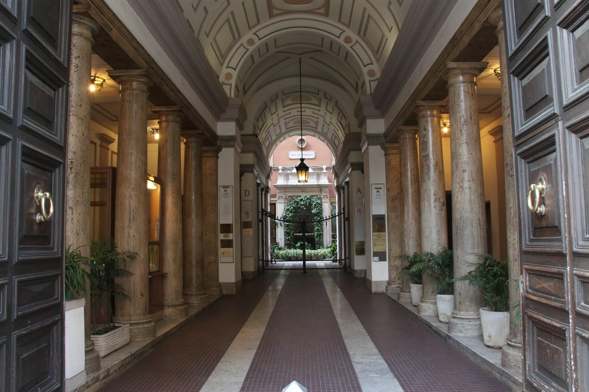 Persepolis Rome Hotel ภายนอก รูปภาพ