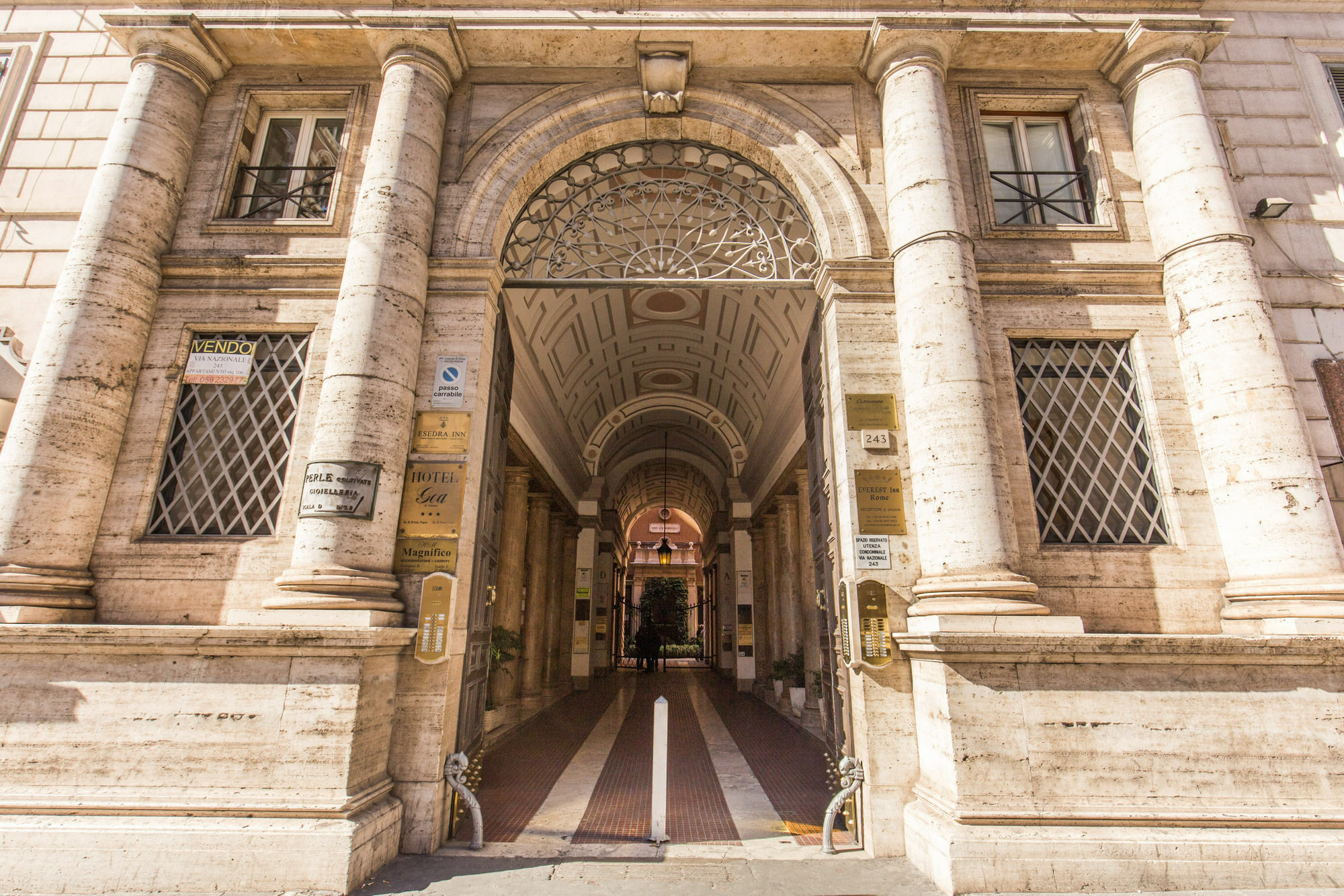 Persepolis Rome Hotel ภายนอก รูปภาพ