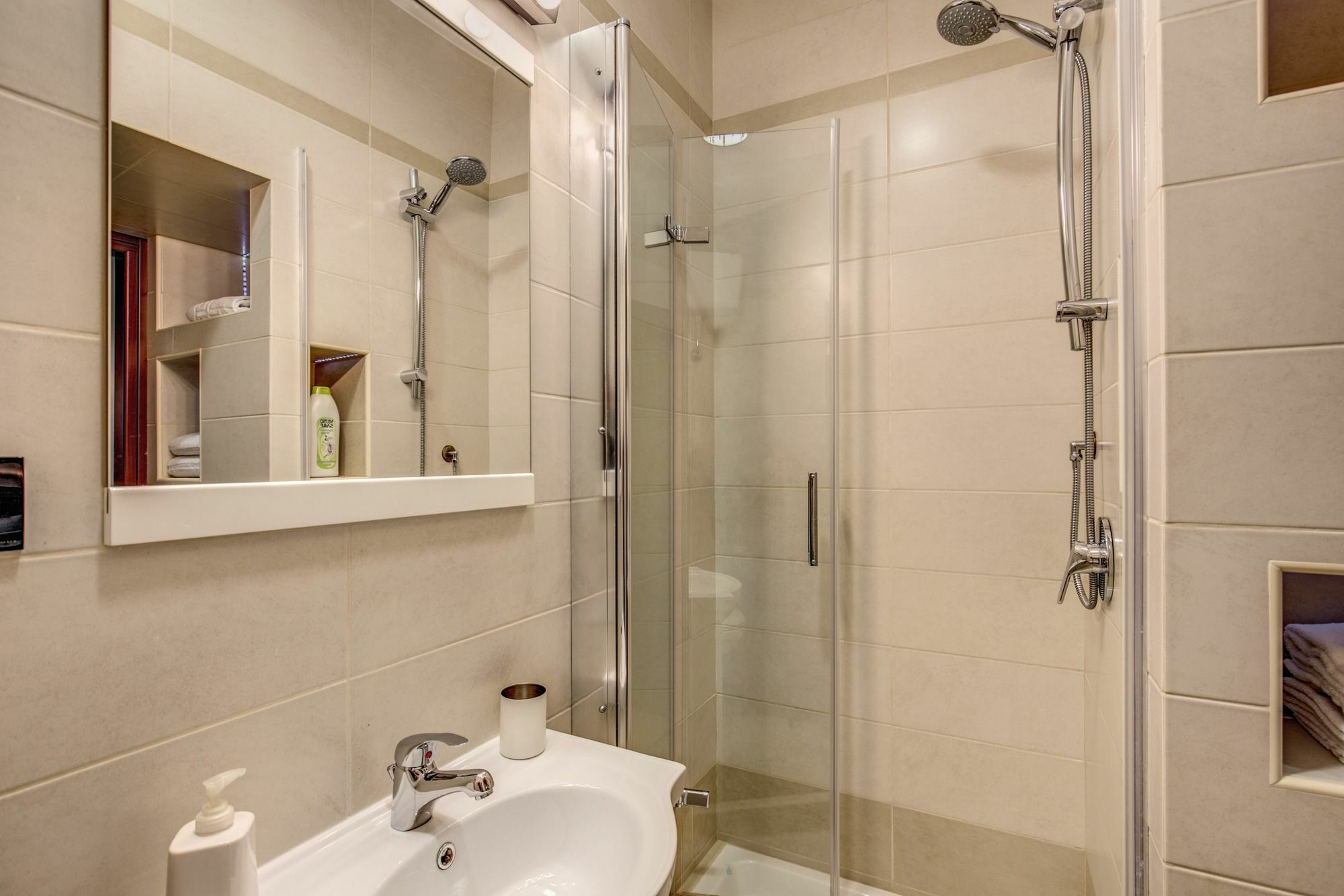 Persepolis Rome Hotel ภายนอก รูปภาพ