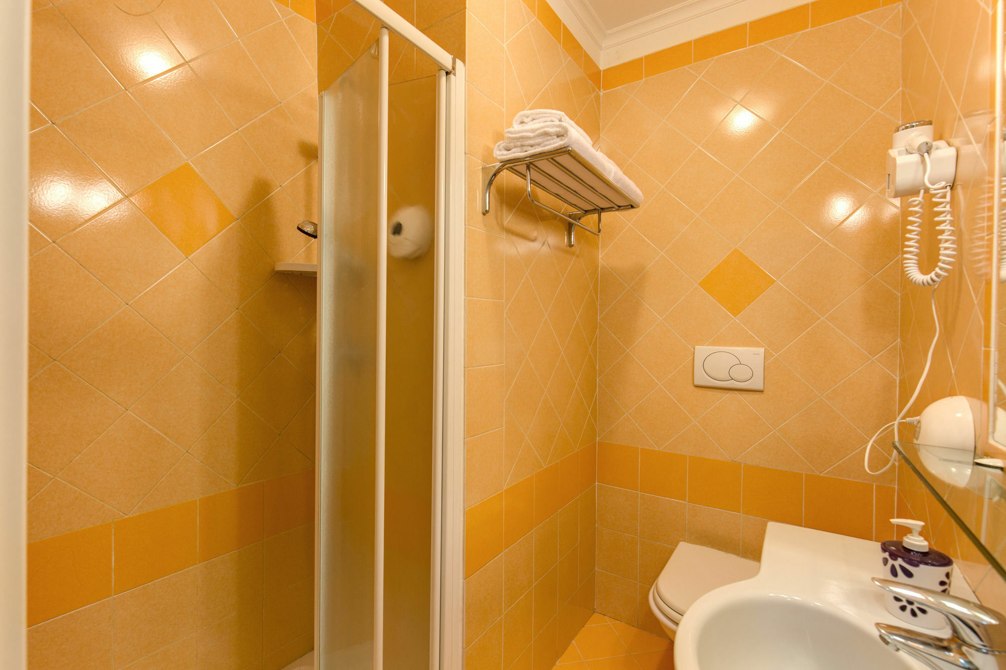 Persepolis Rome Hotel ภายนอก รูปภาพ